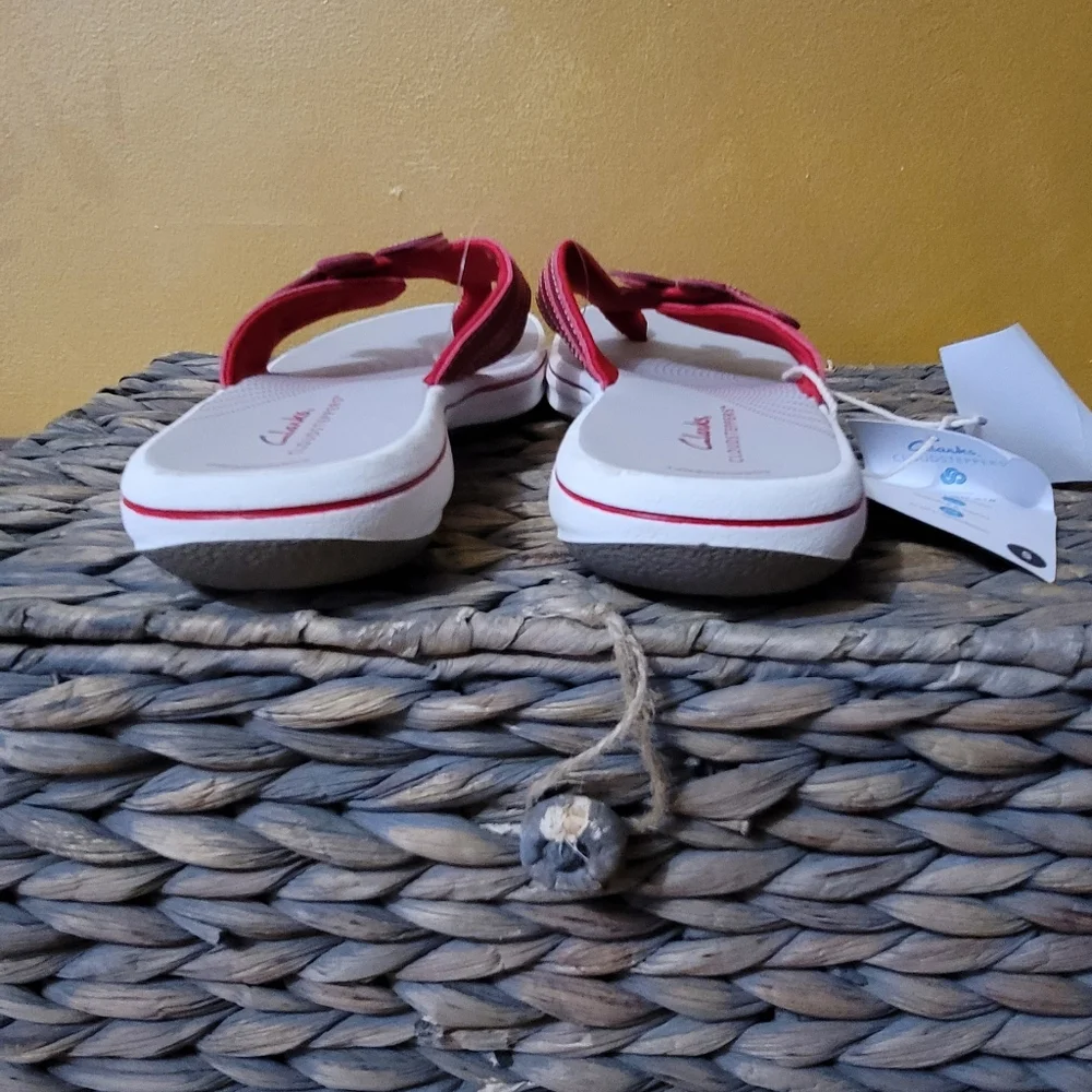 Clarks Women's Cloud Steppers Red Sandals Size 5 - Picture 4 of 10